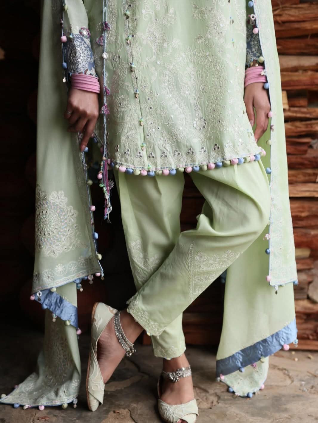 Zaha by elan on clearance luxury embroidered lawn 3pc with embroidery duppata and embroidered patches