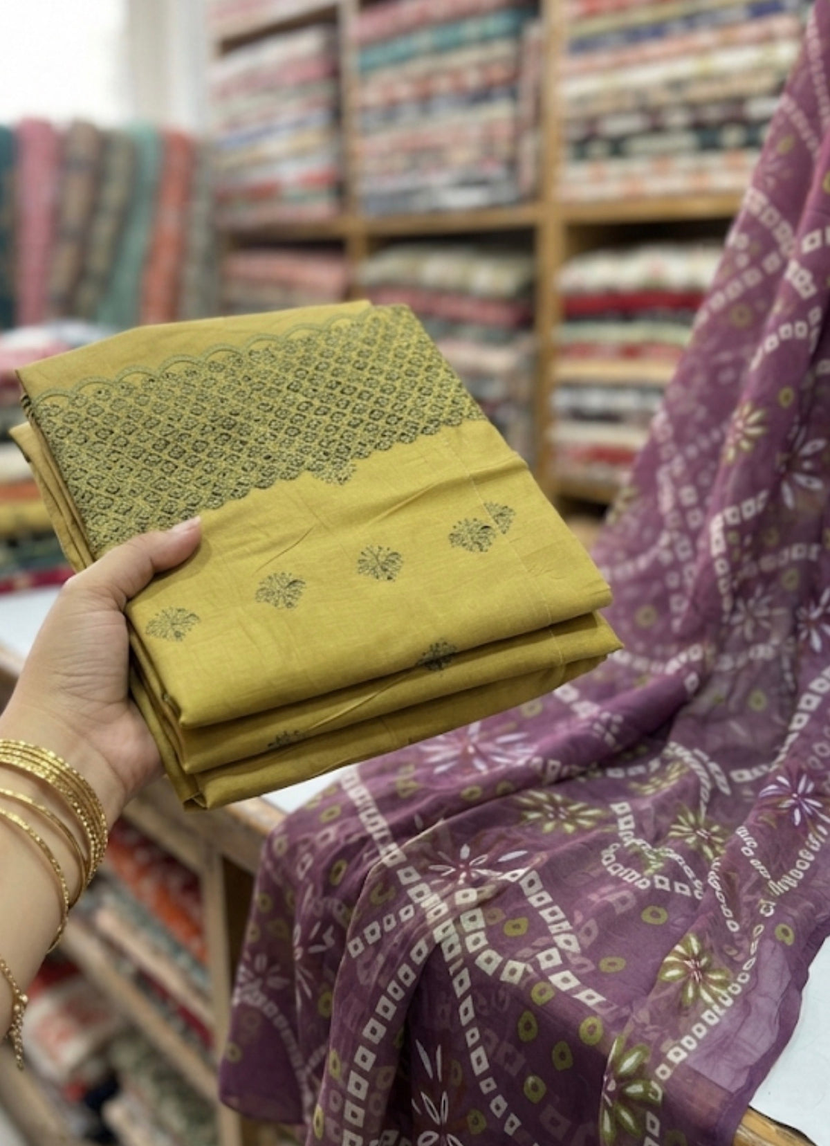 Sale Riaz arts embroided lawn 3pc with printed chiffon dupatta