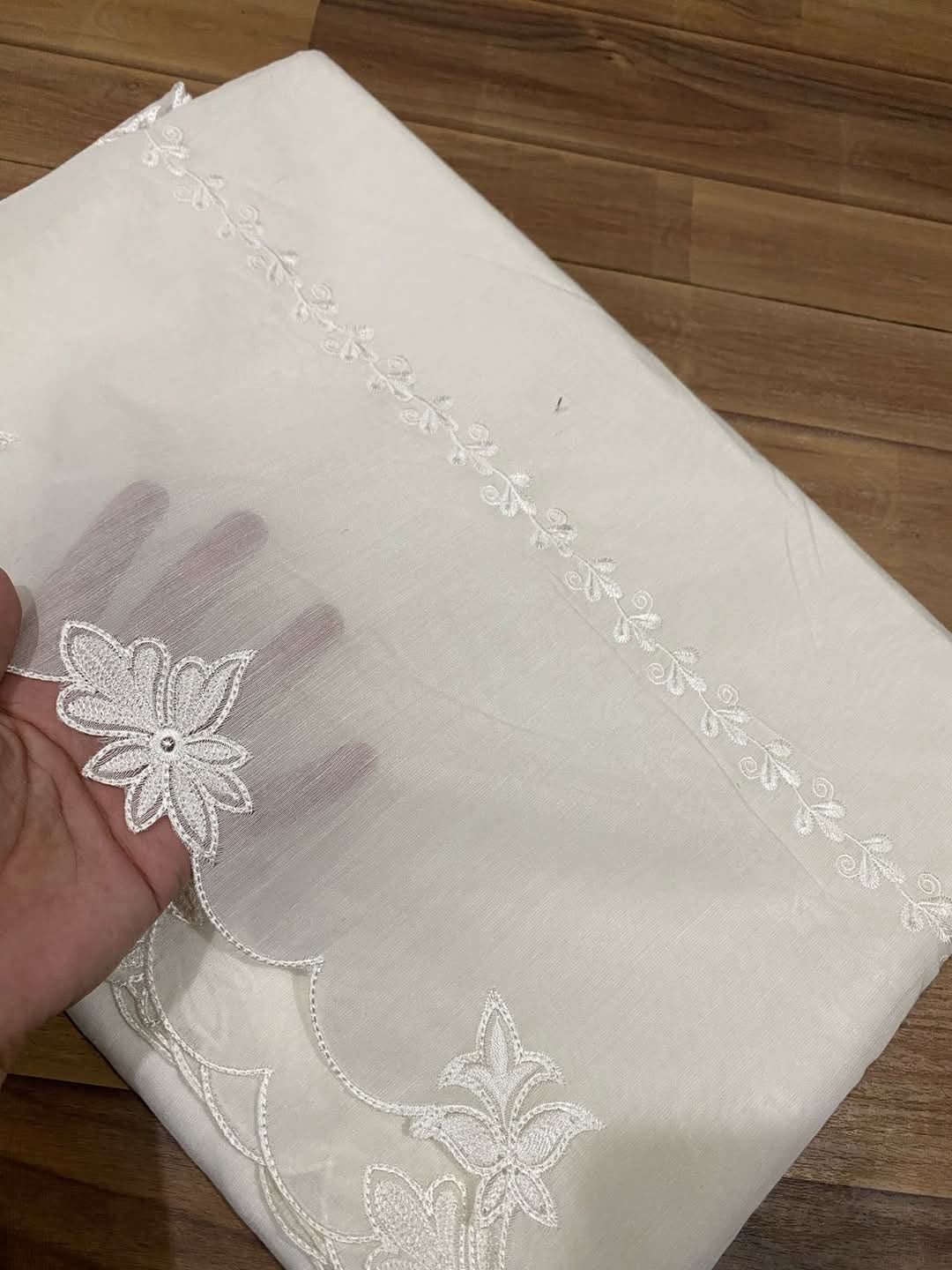Embroided mix lawn mobar dyeable duppata