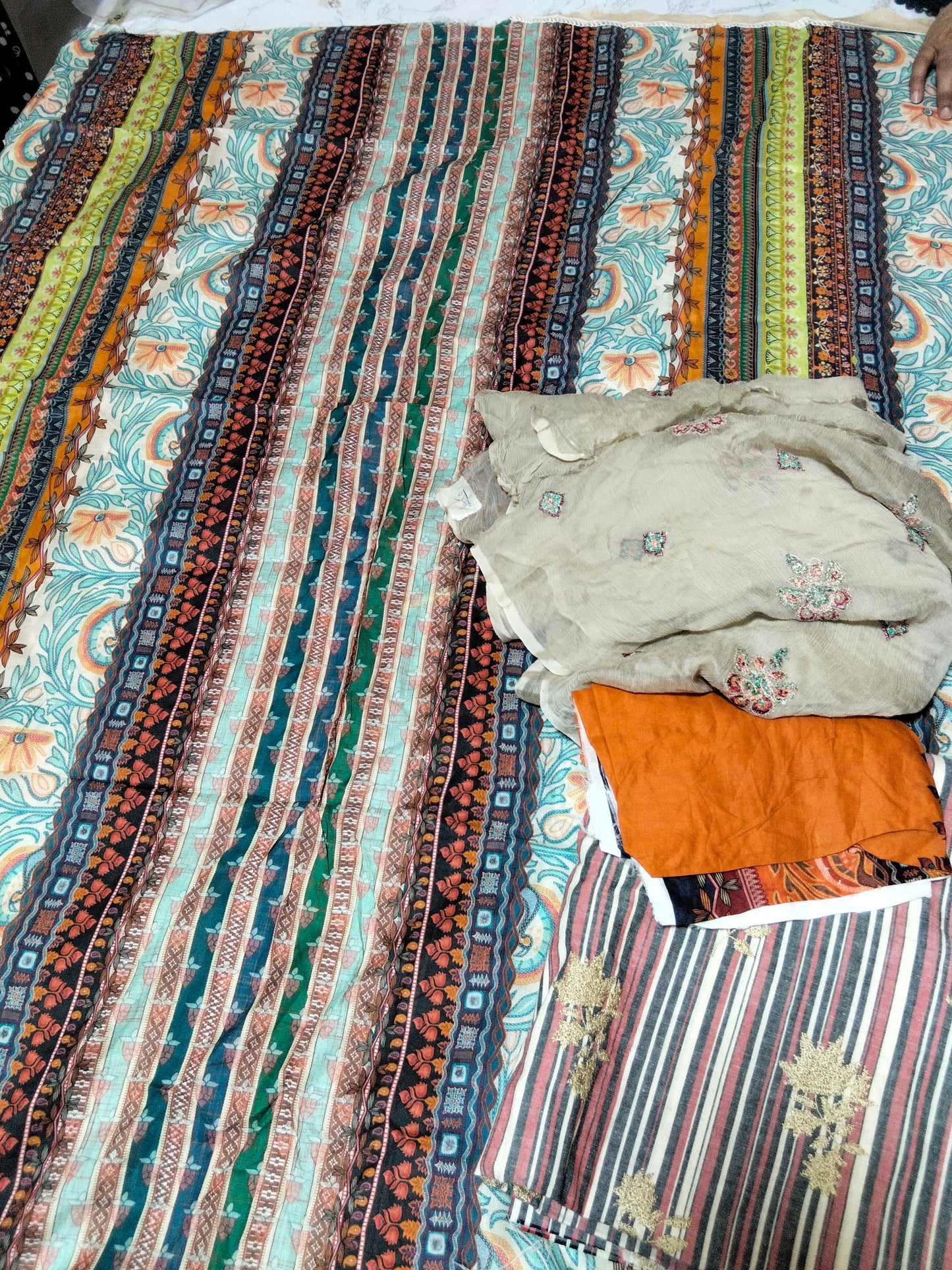Sale embroided 2 pc (Winter) + printed lawn dupatta+ breeze embroided pure chiffon dupatta