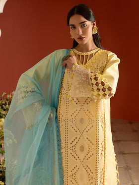 Sale Parishay embroided lawn 3pc with plain trouser and embroided Khadi net Dupatta with embroided patches