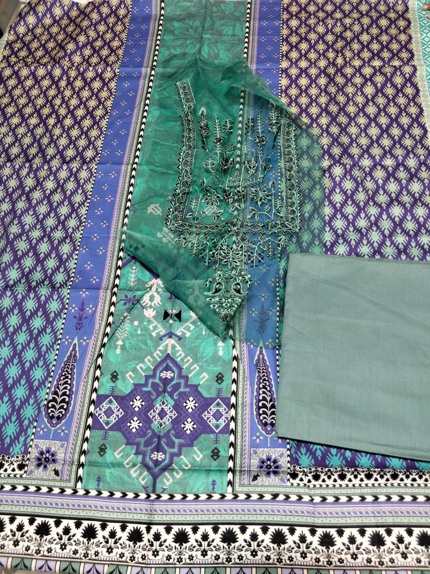 Sale Mushq Printed Lawn 2Pc with Embroidered Neckline