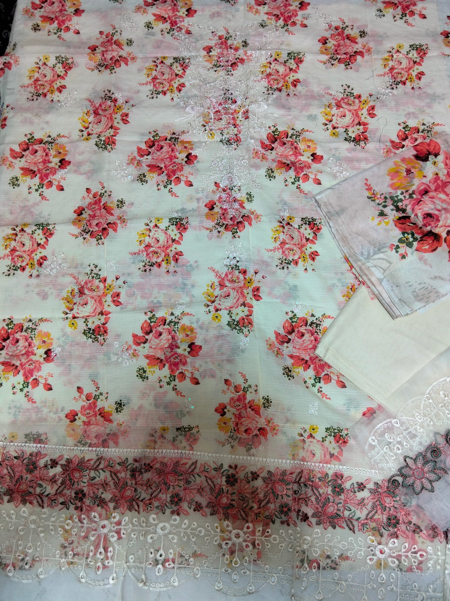 Sale embroidered lawn 3Pc with patch