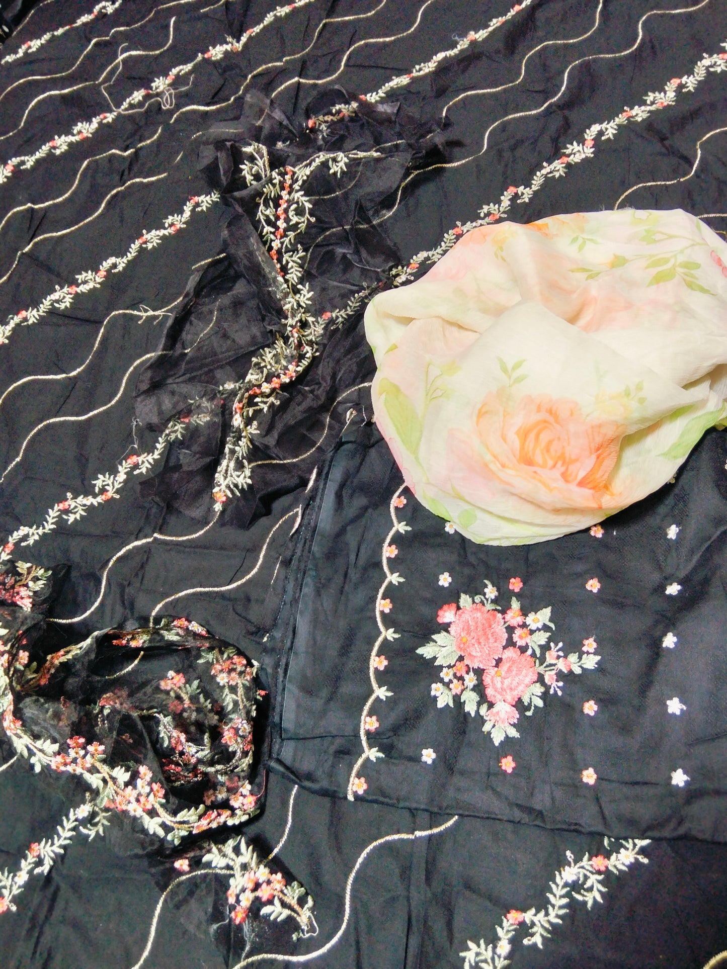 Sale Coco by zhara Shahjahan embroided lawn 2pc shirt and chiffon dupatta with embroided patches