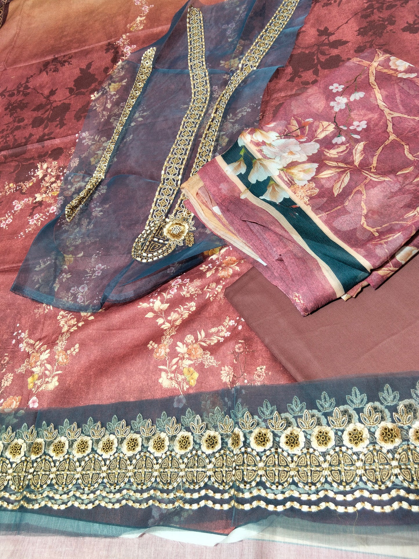 Sale Wardha Saleem printed lawn 3pc with embroided patches