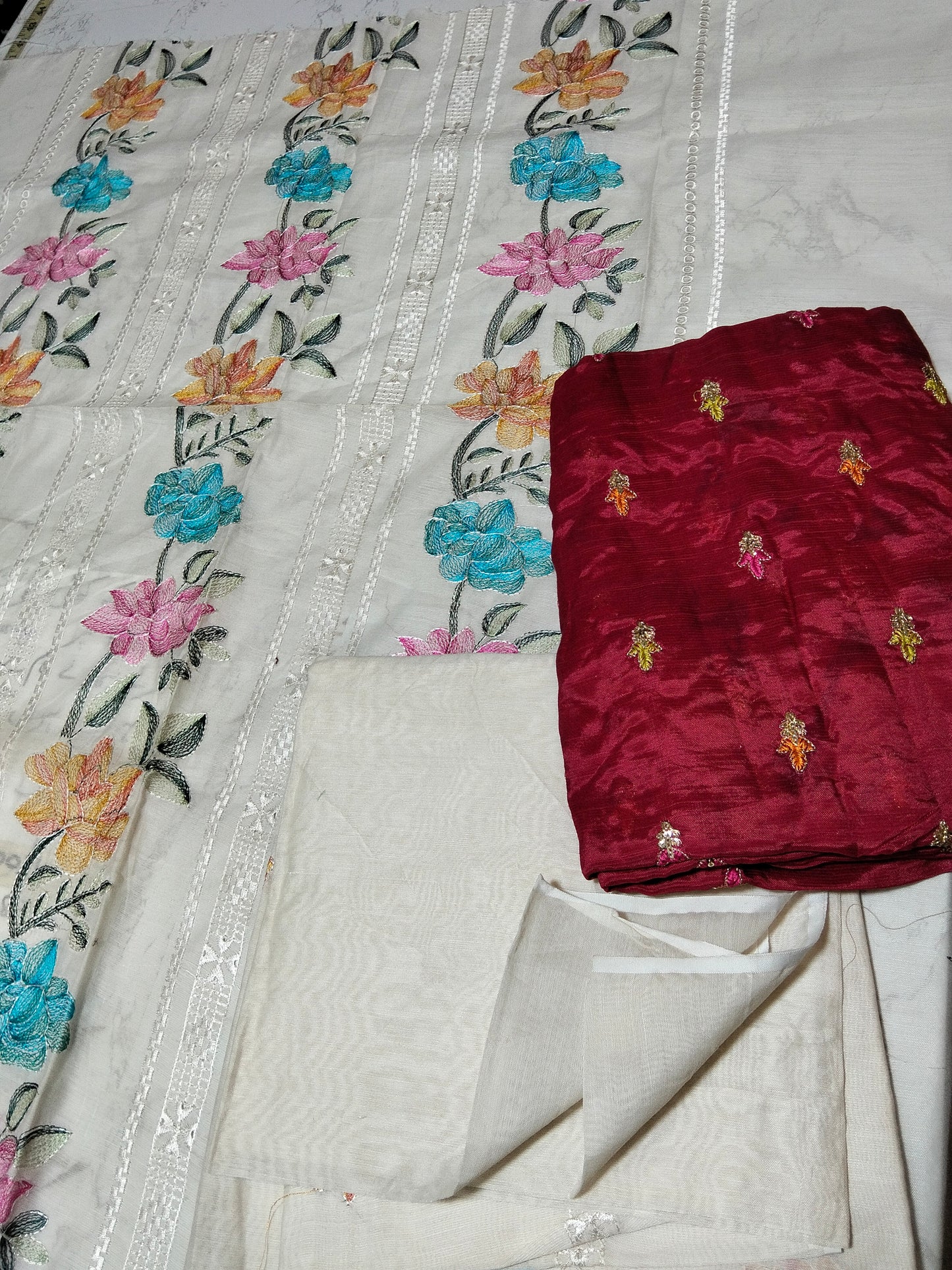 Sale Breeze embroidered lawn 2 PC+ Embroidered Raw silk 2 PC