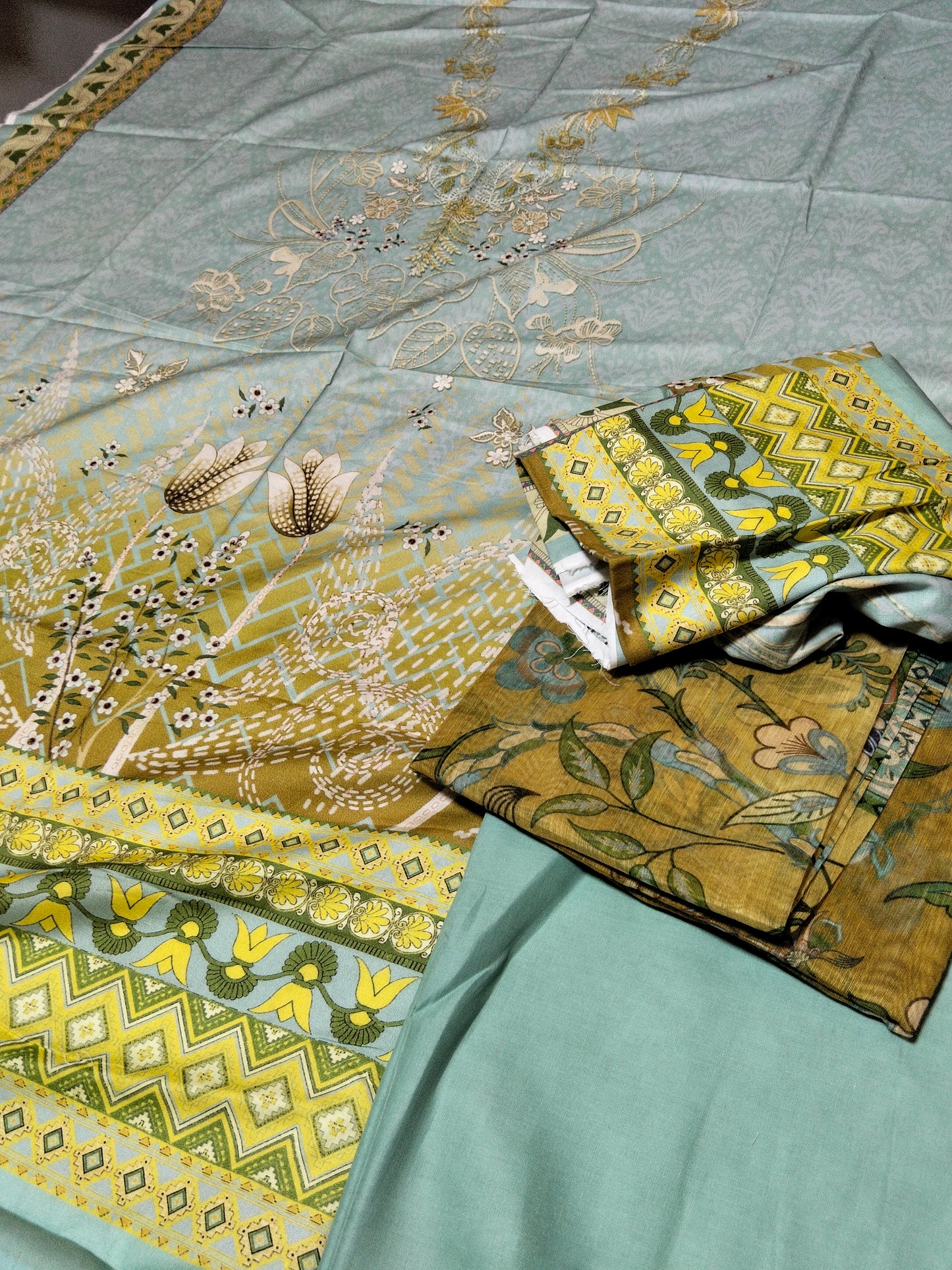Sale Mushq Printed Lawn 3pc with Khadi net Dupatta