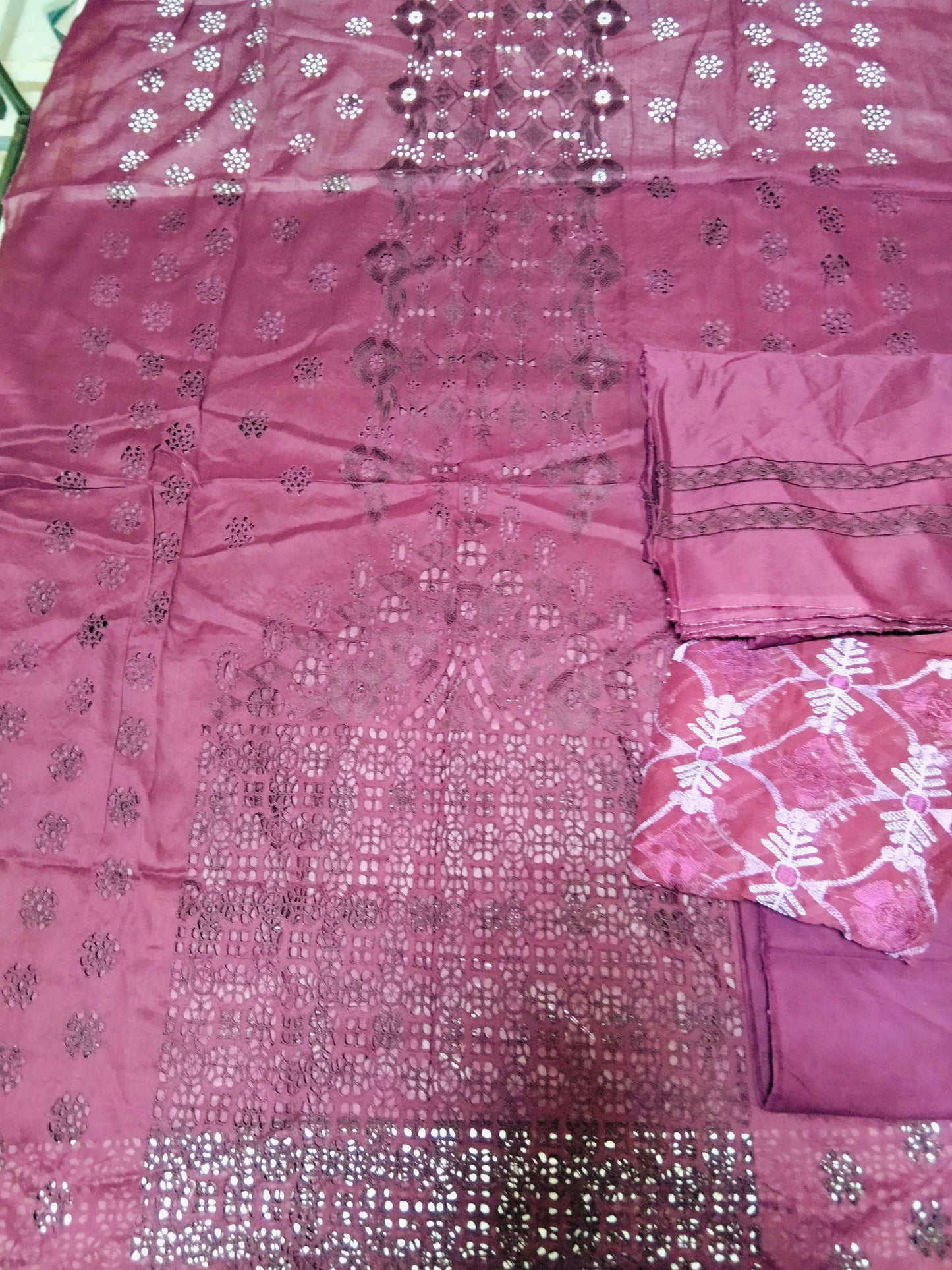 Sale Riaz arts Embroidered Lawn 3pc with Embroidered Chiffon dupatta