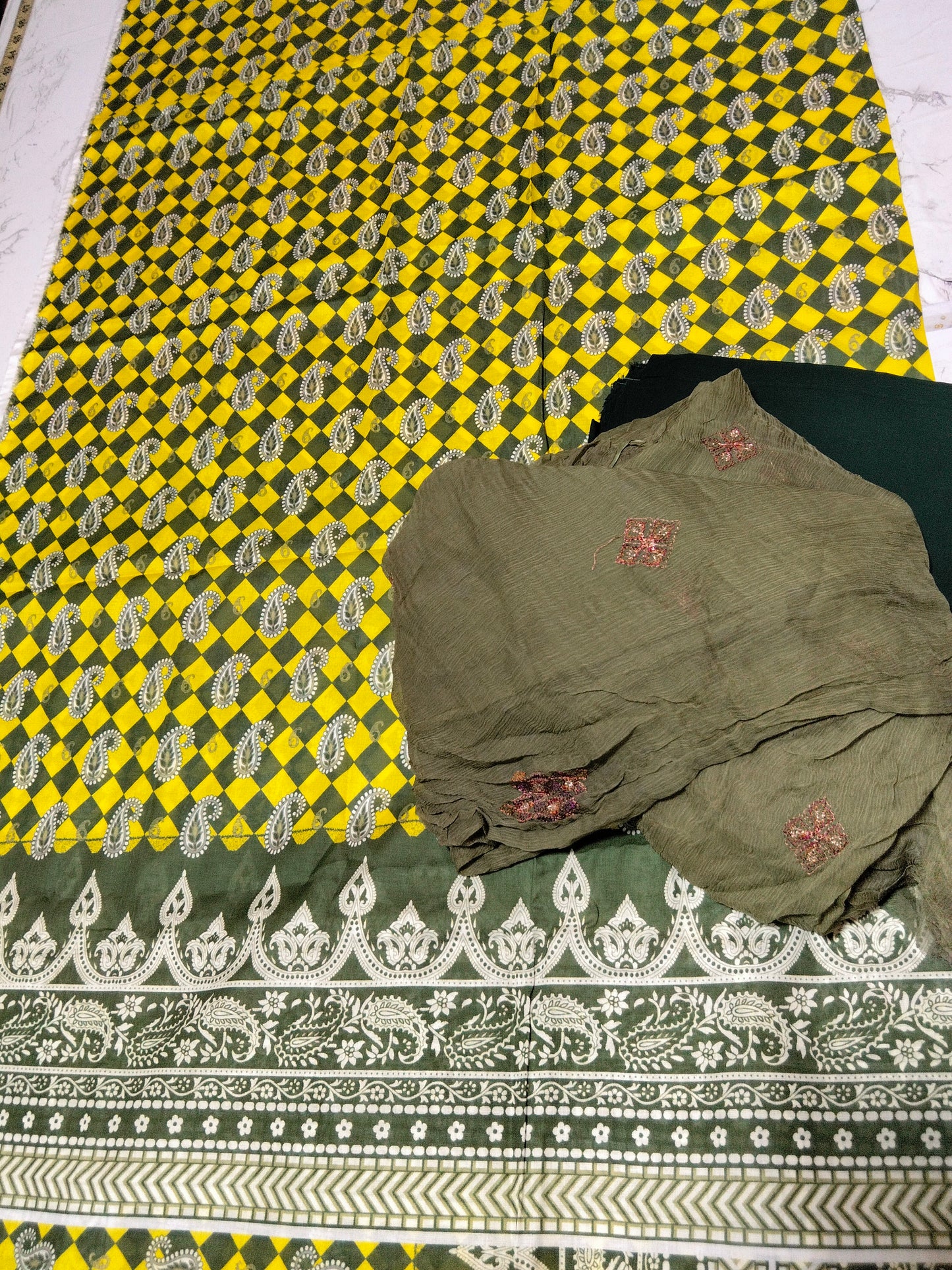 Sale printed lawn 2 PC with plain trouser+breeze embroided pure chiffon dupatta