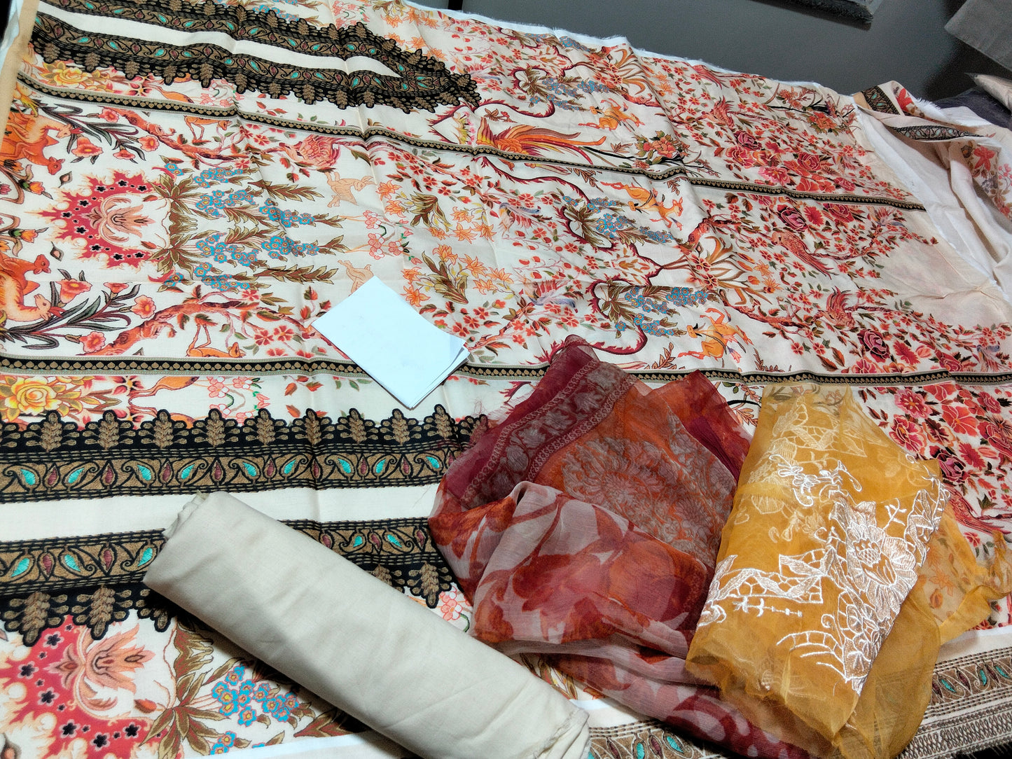 Sale printed lawn 3pc with plain trouser and printed chiffon dupatta with embroided patche