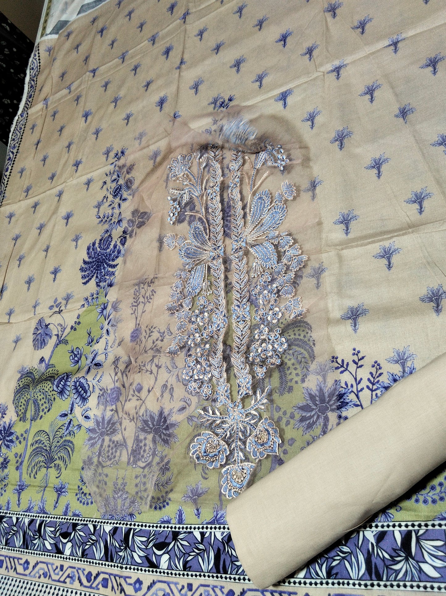 Sale Mushq Printed Lawn 2Pc with Embroided patches