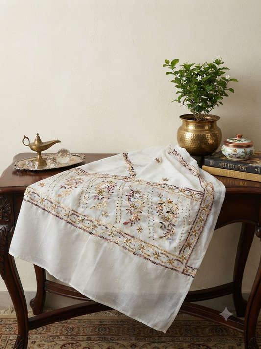 Sale hand embroided shawl (embroidery change Ho sakti ha )