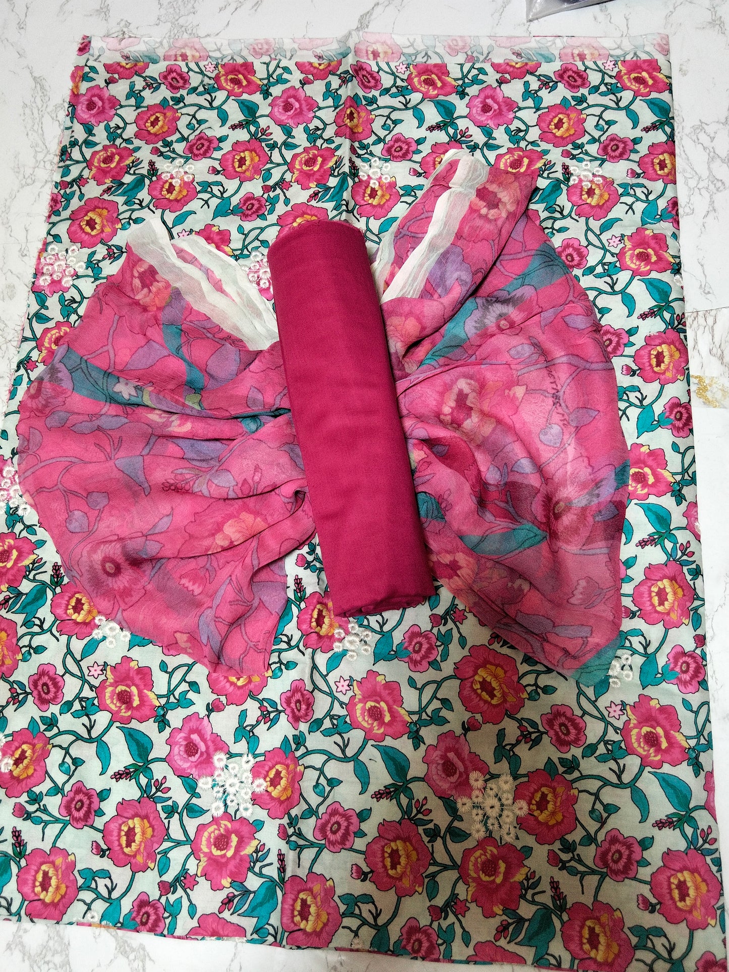 Sale breeze embroided lawn 3pc