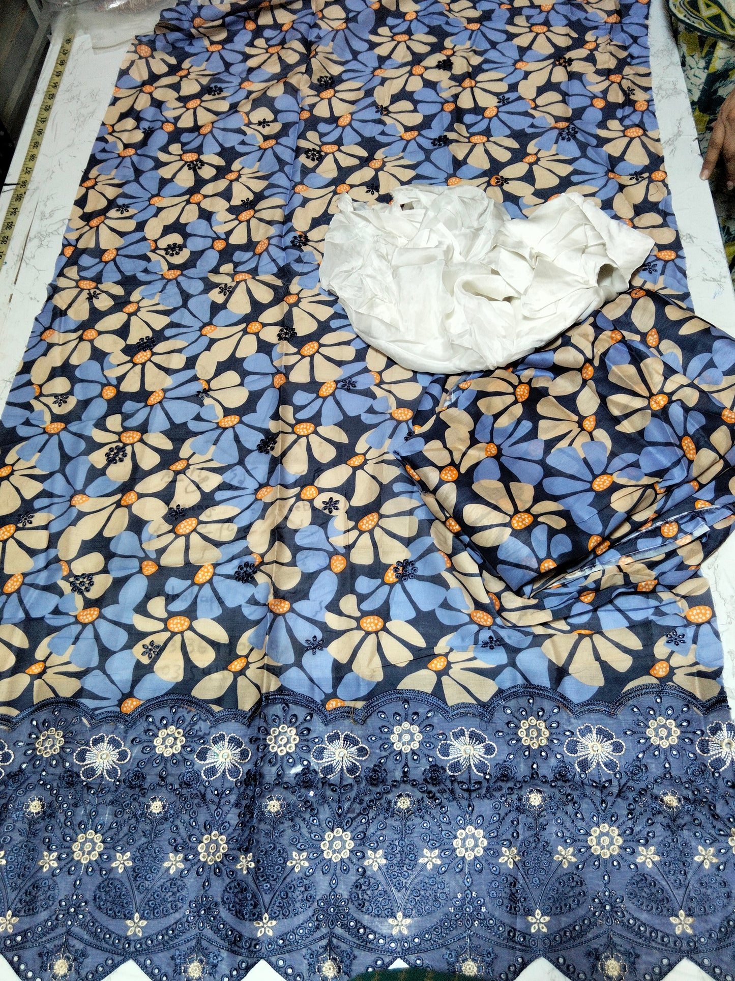Sale embroided lawn 2pc+ Silk dupatta