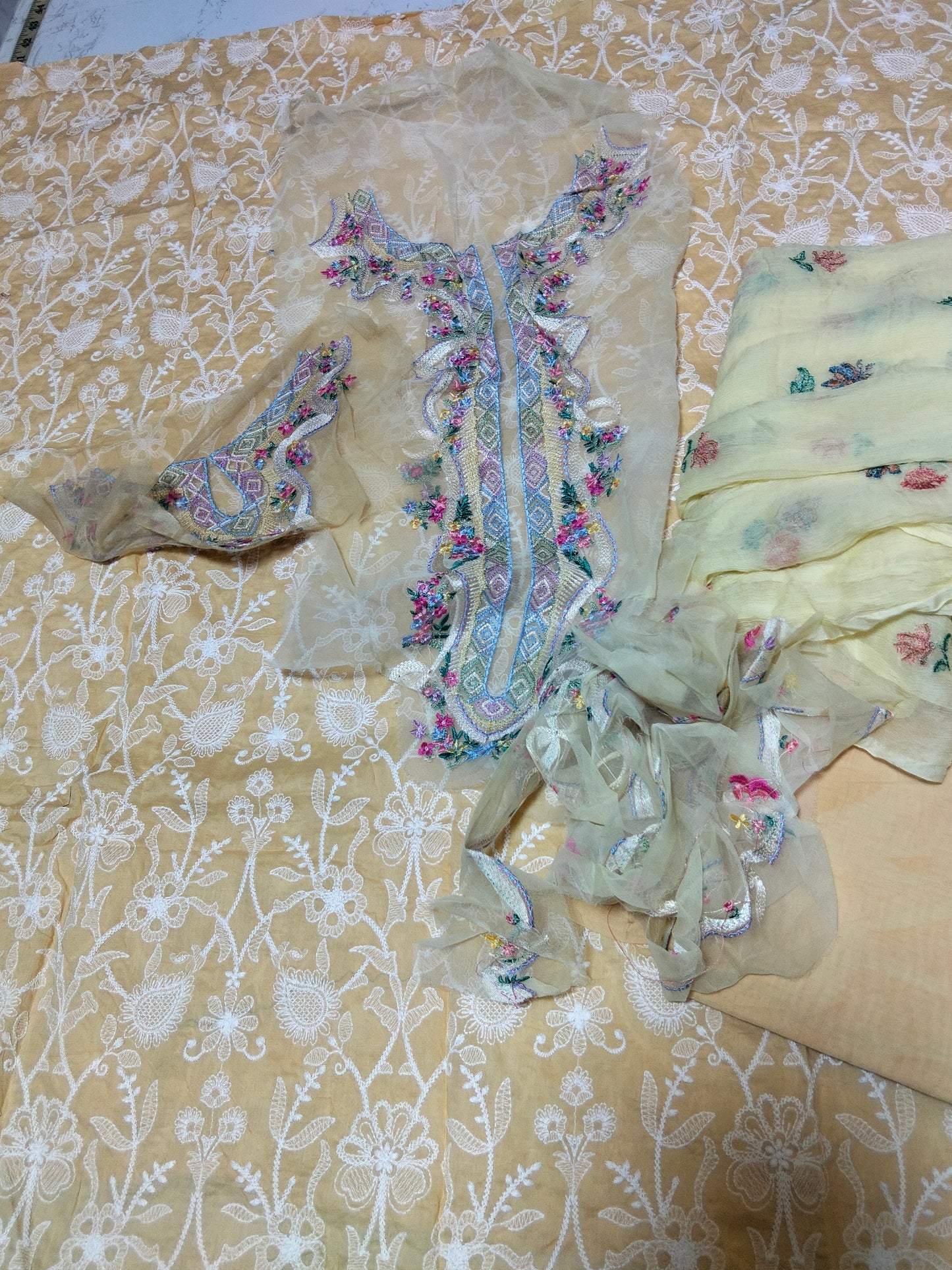 Farah talib Aziz embroided 2pc with embroided patches+breeze embroided pure chiffon dupatta