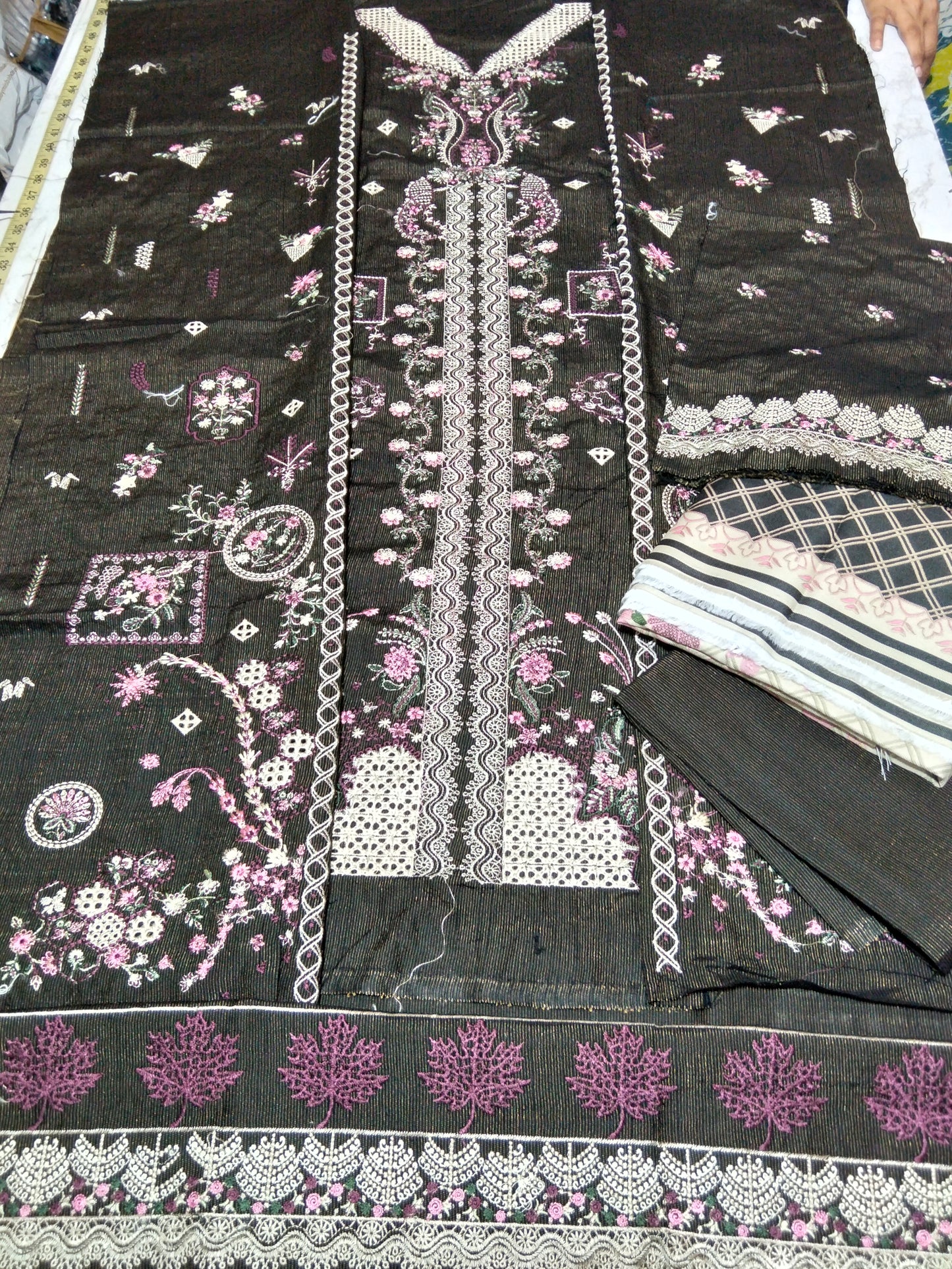 Sale Nureh (Winter) Embroidered 3PC