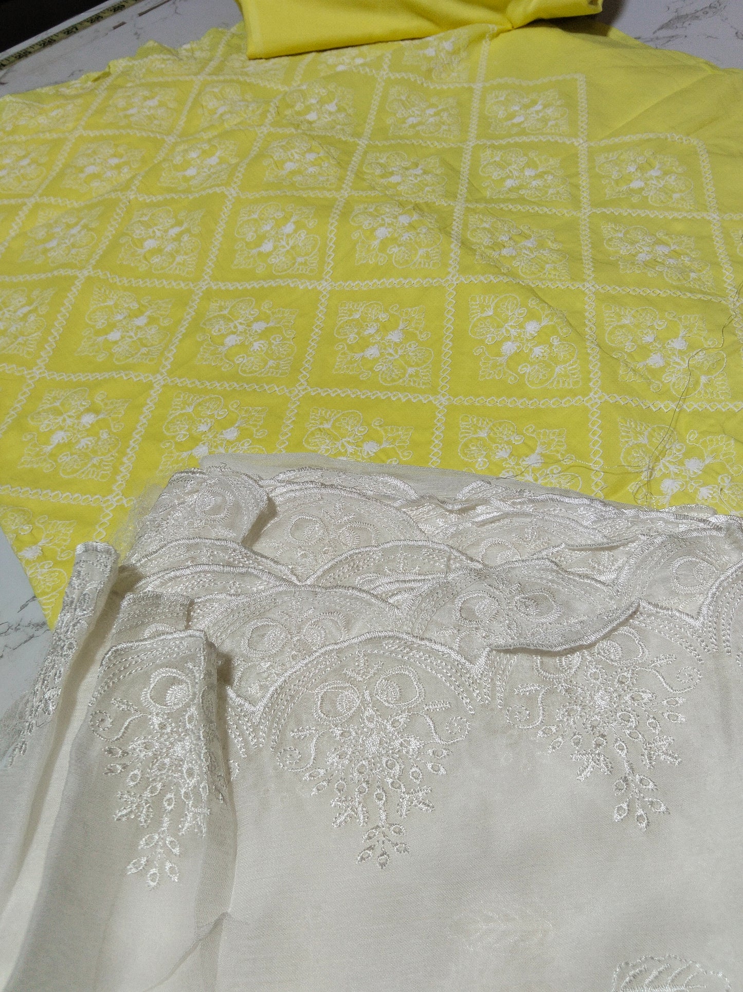Sale breeze embroided lawn 2pc+ embroided chiffon dupatta