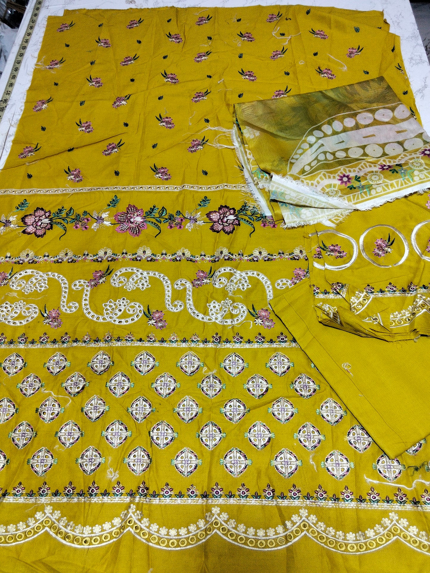 Sale Nureh (Lawn) Embroided 2pc