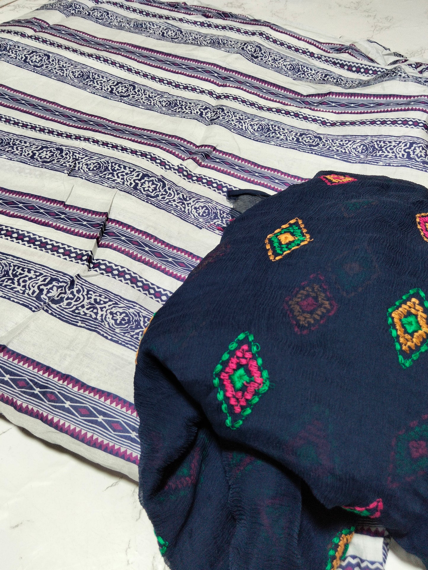 Sale printed lawn 2 PC+ breeze embroided pure chiffon dupatta