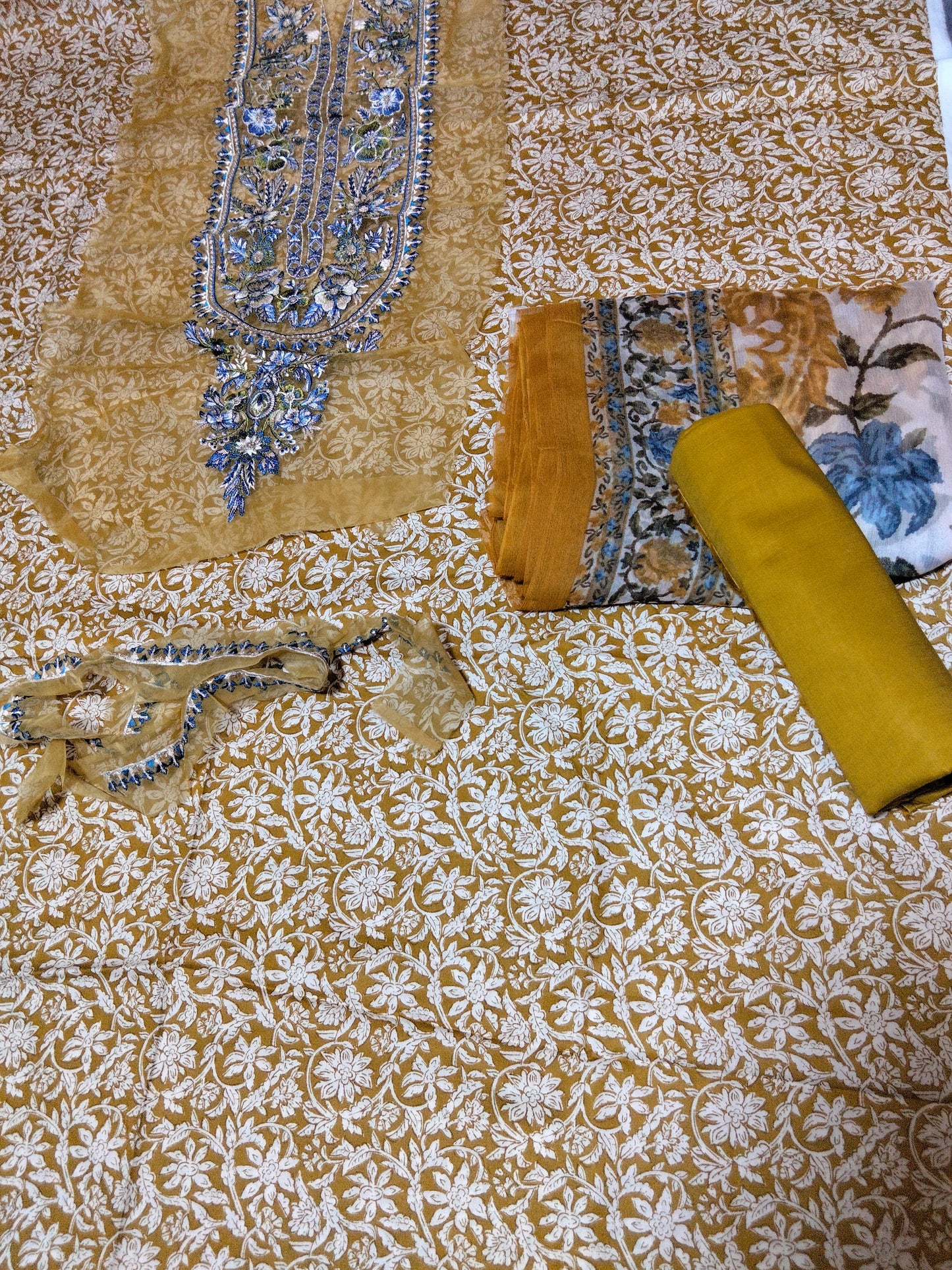 Sale sapphire printed lawn 3pc with plain trouser and embroided patches