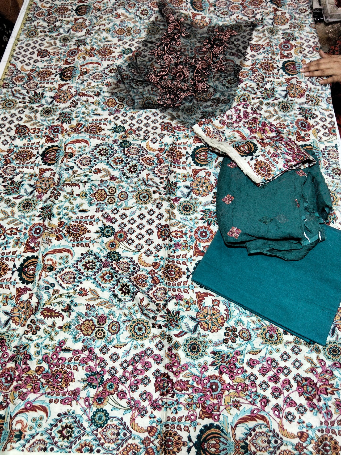 Sale Embroidered lawn 3Pc with embroidered Neck line