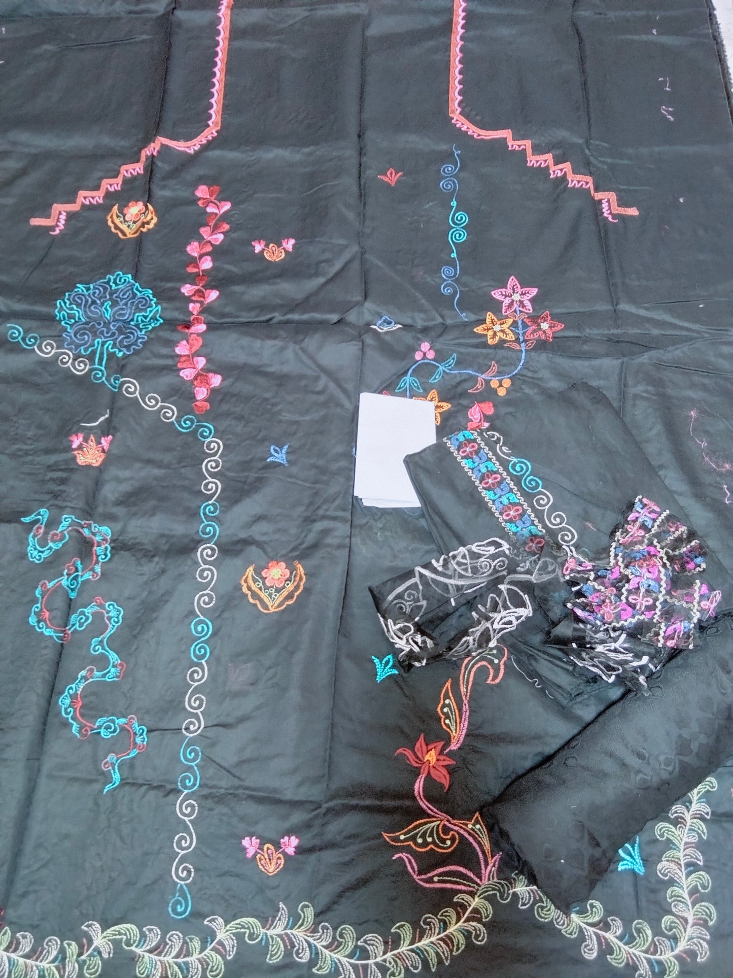 Sale Farah talib Aziz embroided lawn 2pc with embroided patches