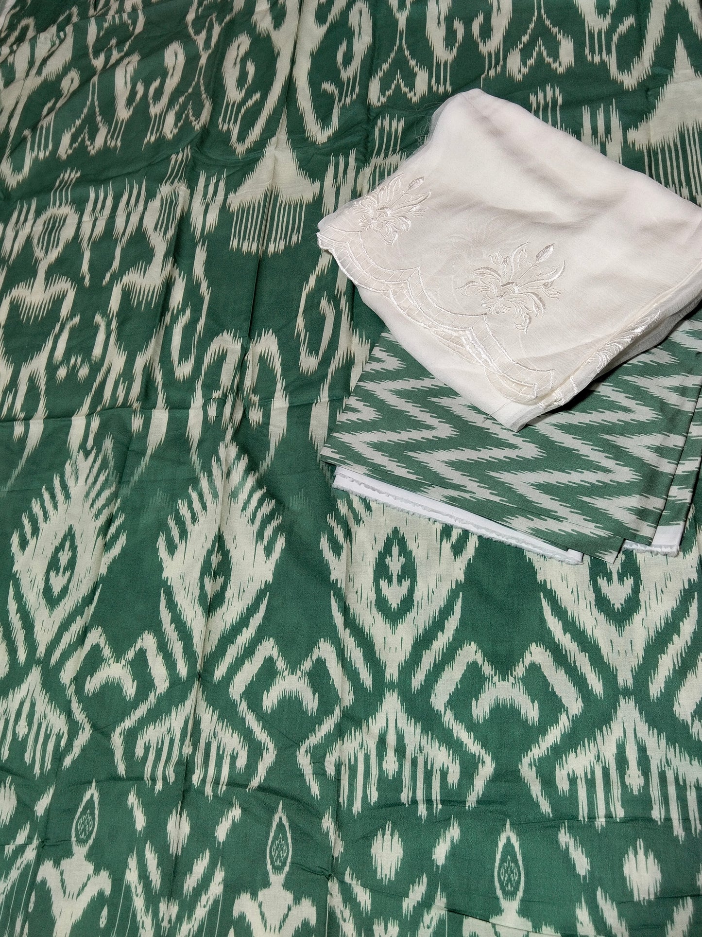 Sale printed lawn 2pc+embroided pure chiffon dupatta dyeable