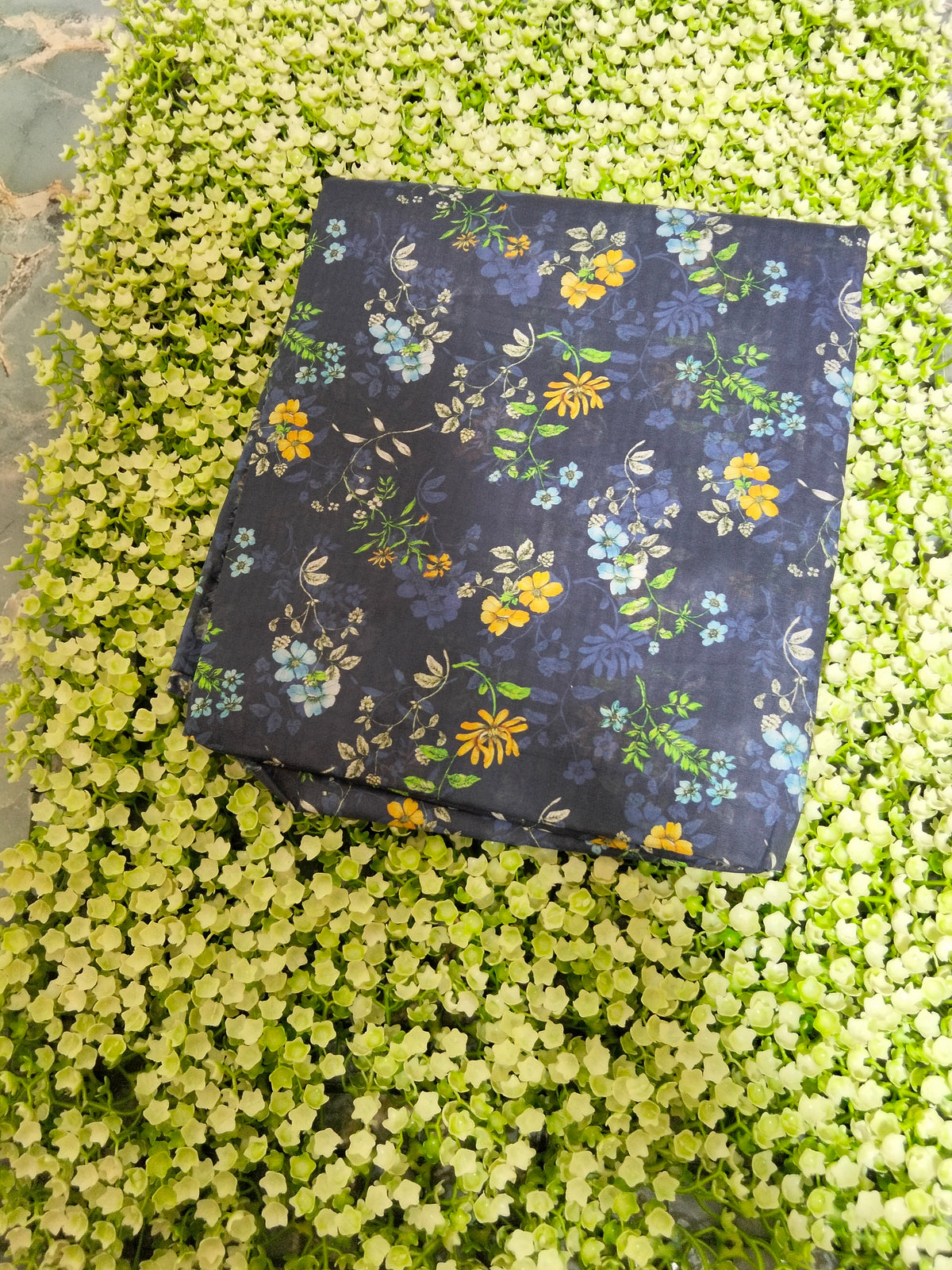 Sale Allover printed lawn 2 PC