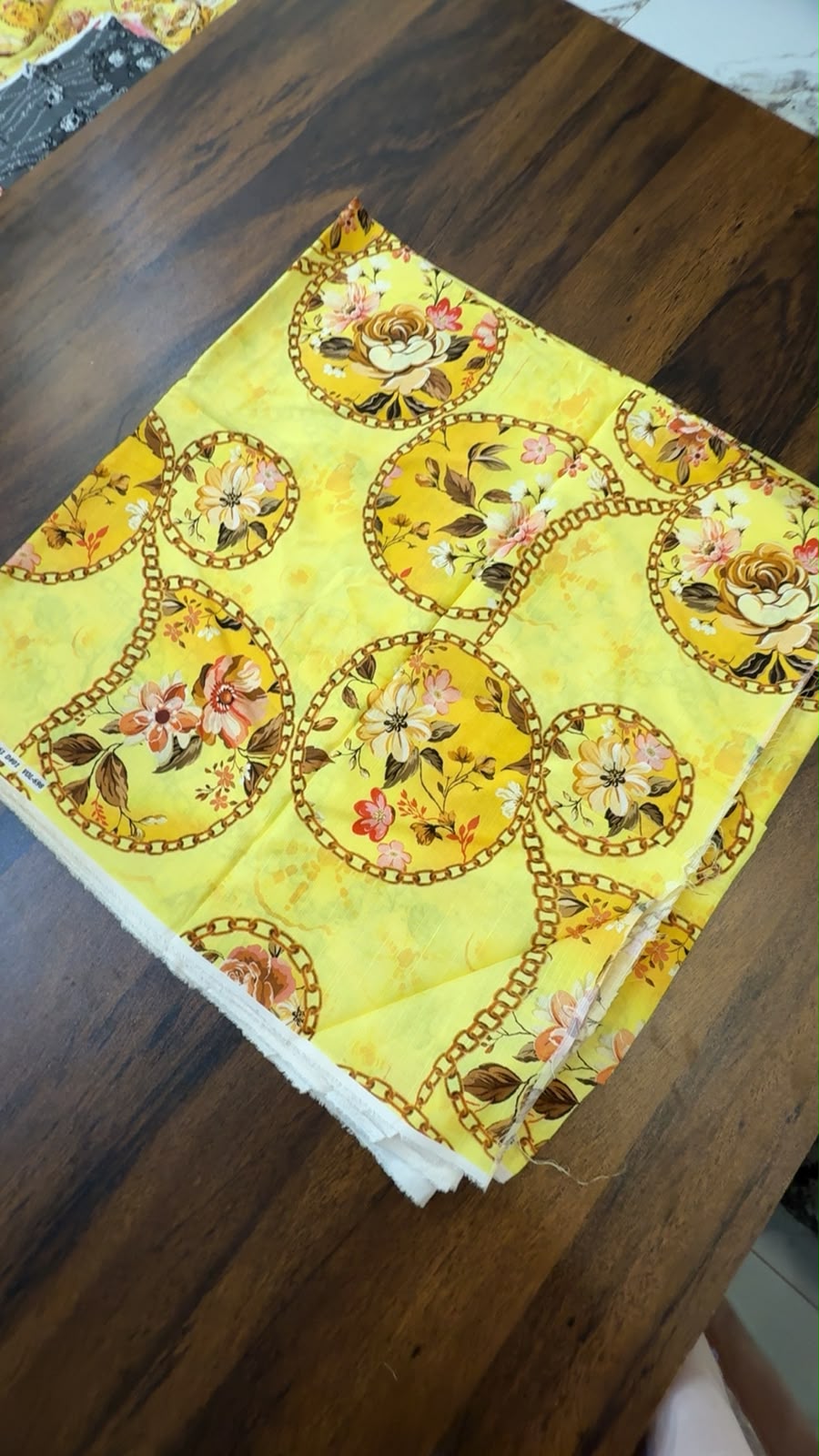 Alaya All over printed lawn 2pc