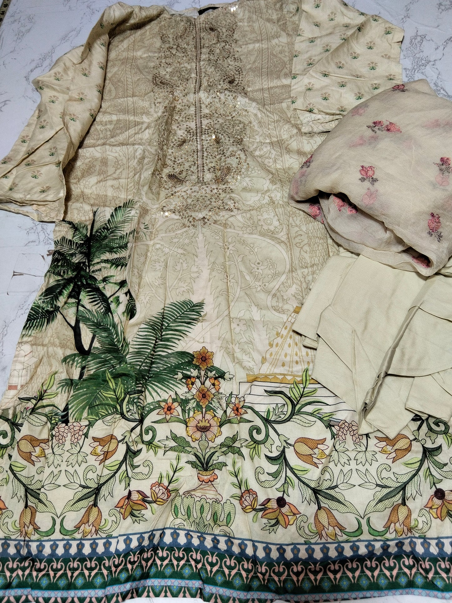 Sale printed + embroided lawn 2pc stitch shirt and trouser (Ch. 21)(Length. 41) trouser (Length. 38)+ breeze embroided pure chiffon dupatta