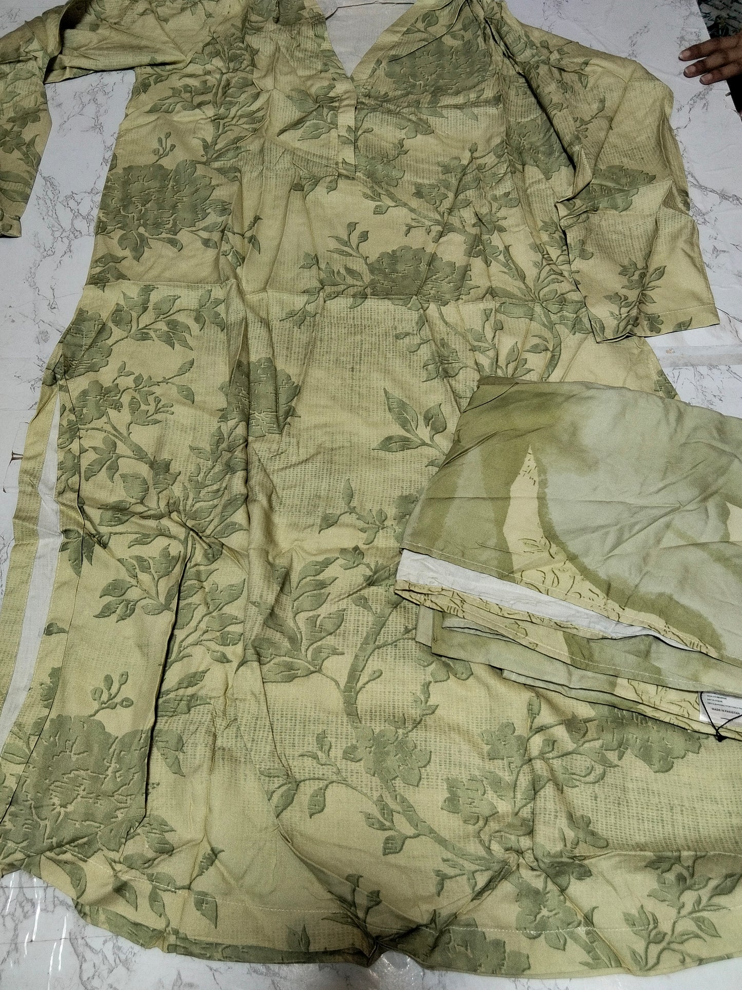 Sale sapphire orignal printed linen 2pc stitch shirt and dupatta (Ch. 20)(Length. 42)