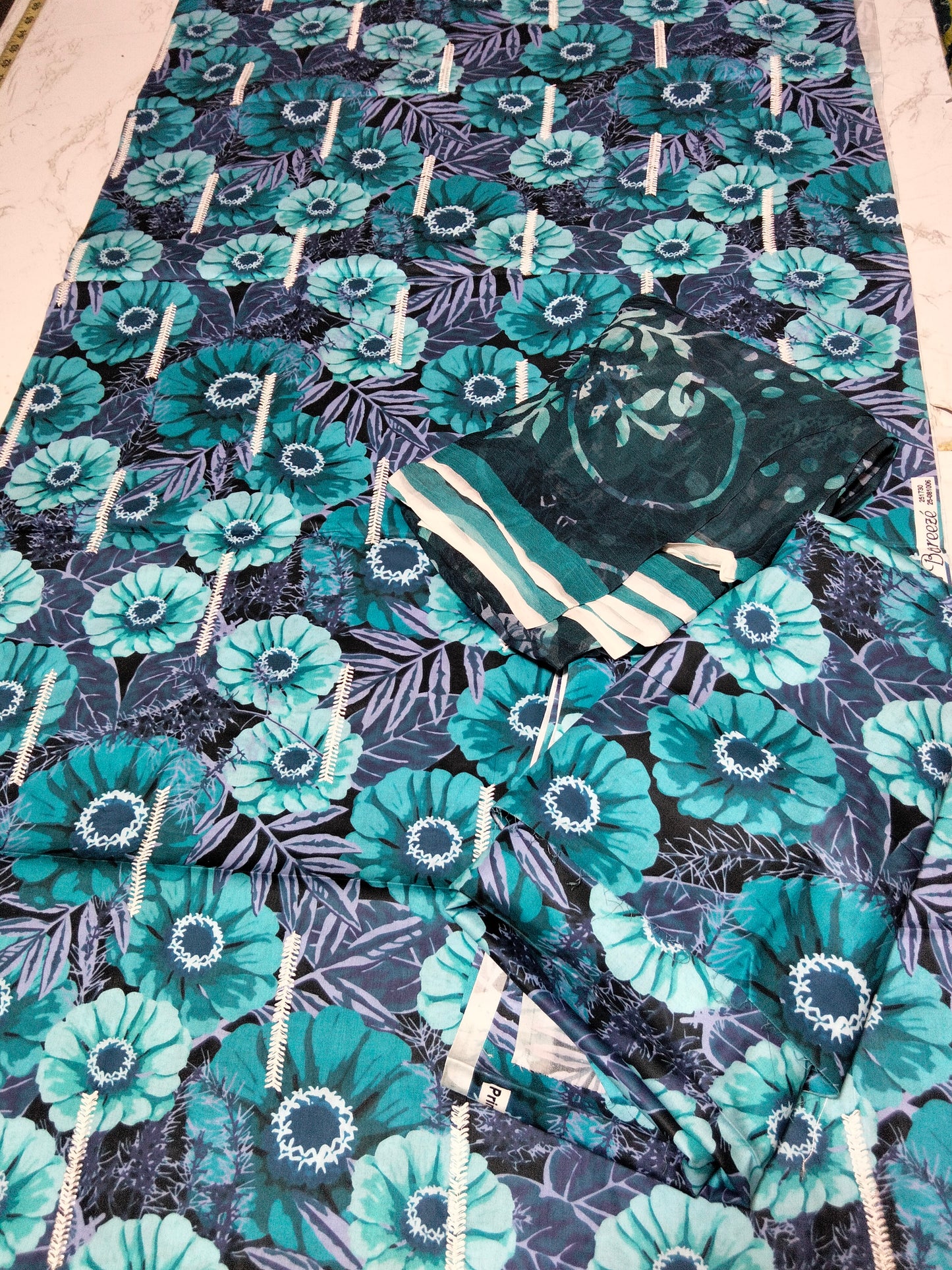 Sale breeze embroided lawn 3pc with printed chiffon dupatta