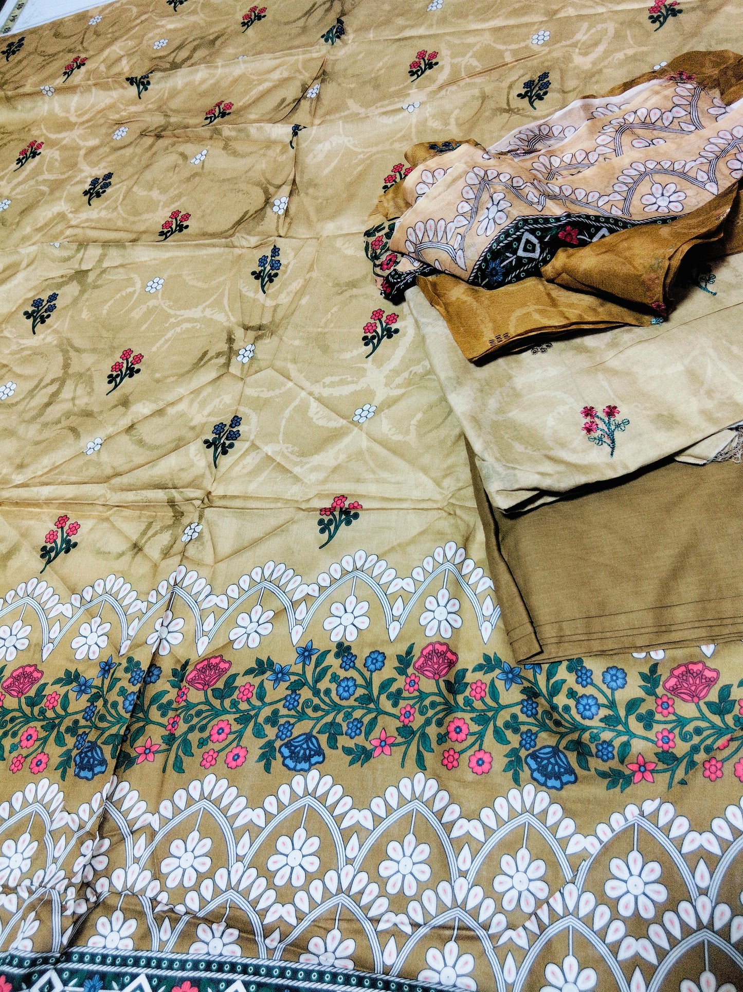 Sale Nureh printed lawn 3pc with embroided dupatta