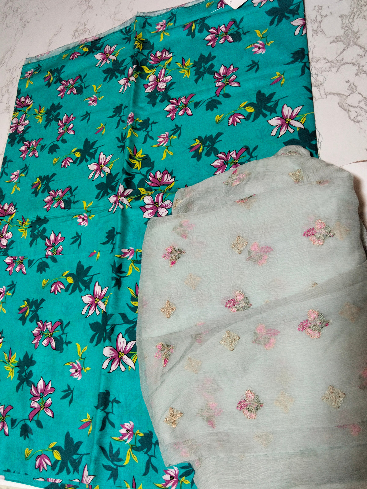 Sale Allover Printed lawn 2pc +Breeze Pure chiffon Dupatta