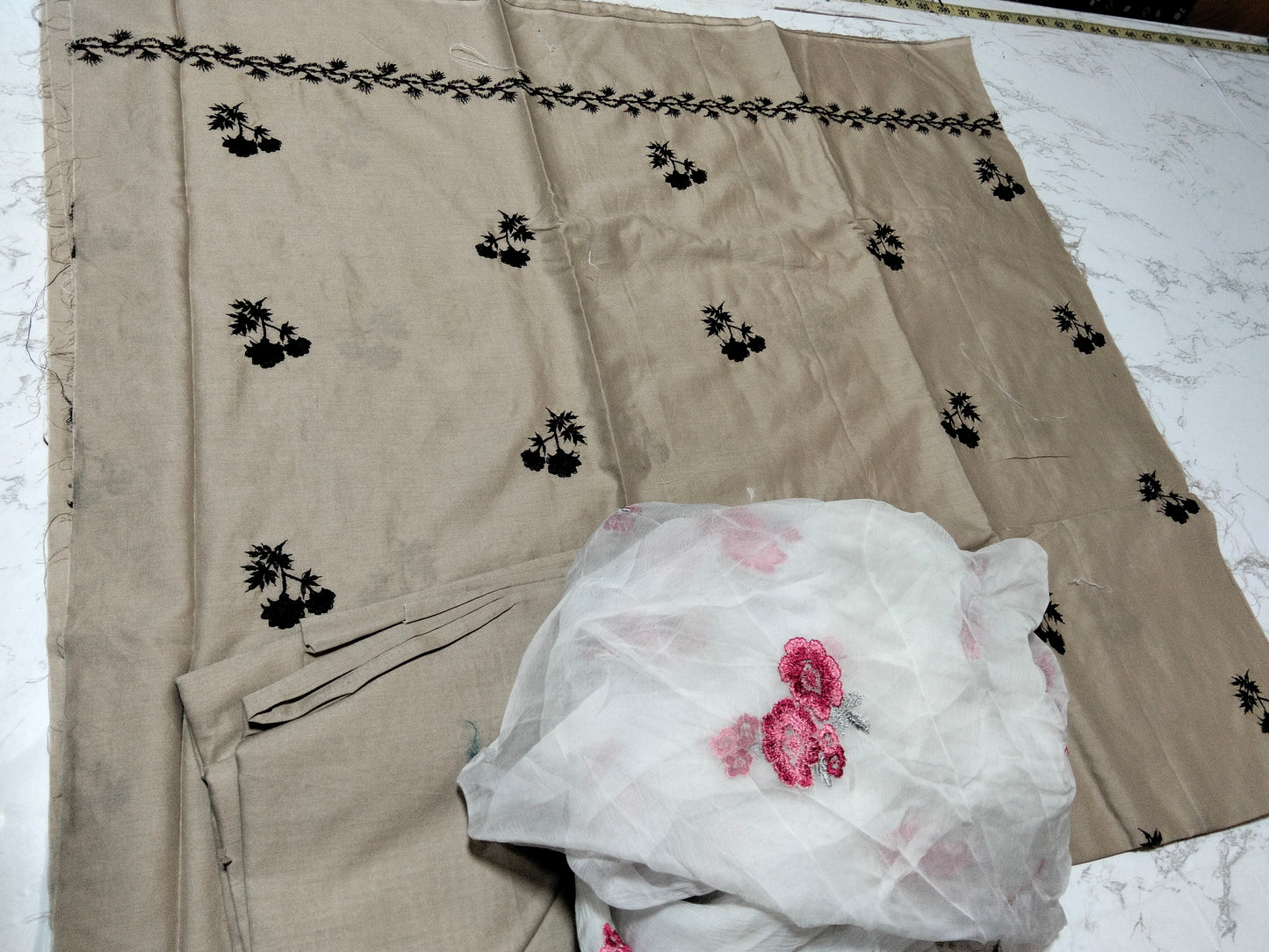 Sale embroided lawn 2pc +breeze embroided pure chiffon dupatta
