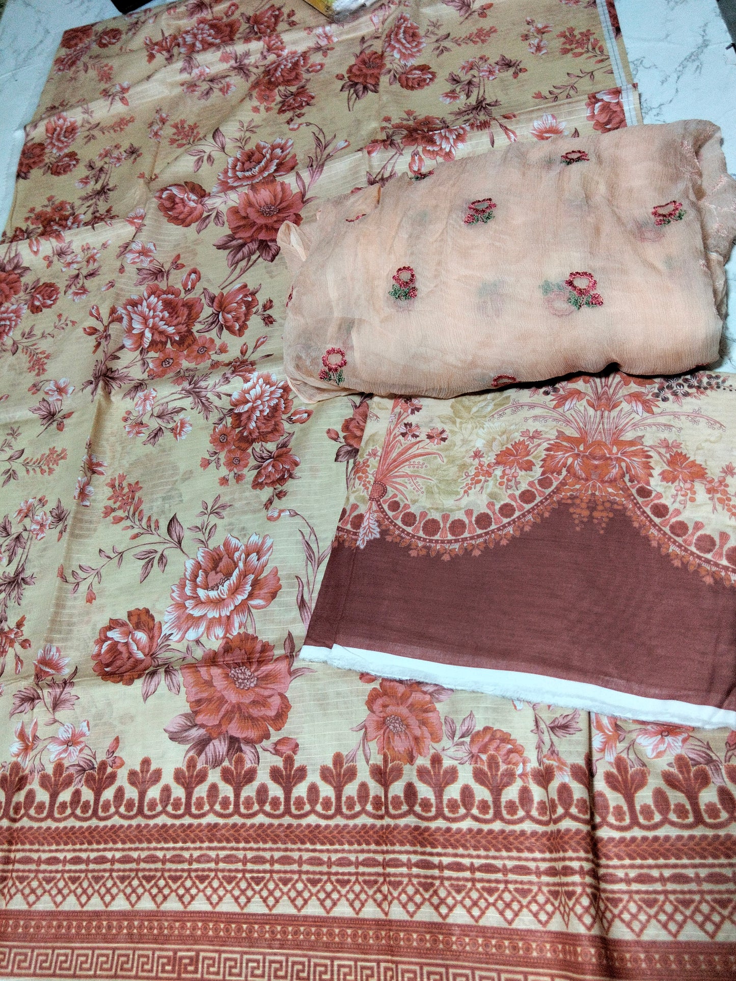 Sale printed lawn 2set of 2pc shirt and dupatta