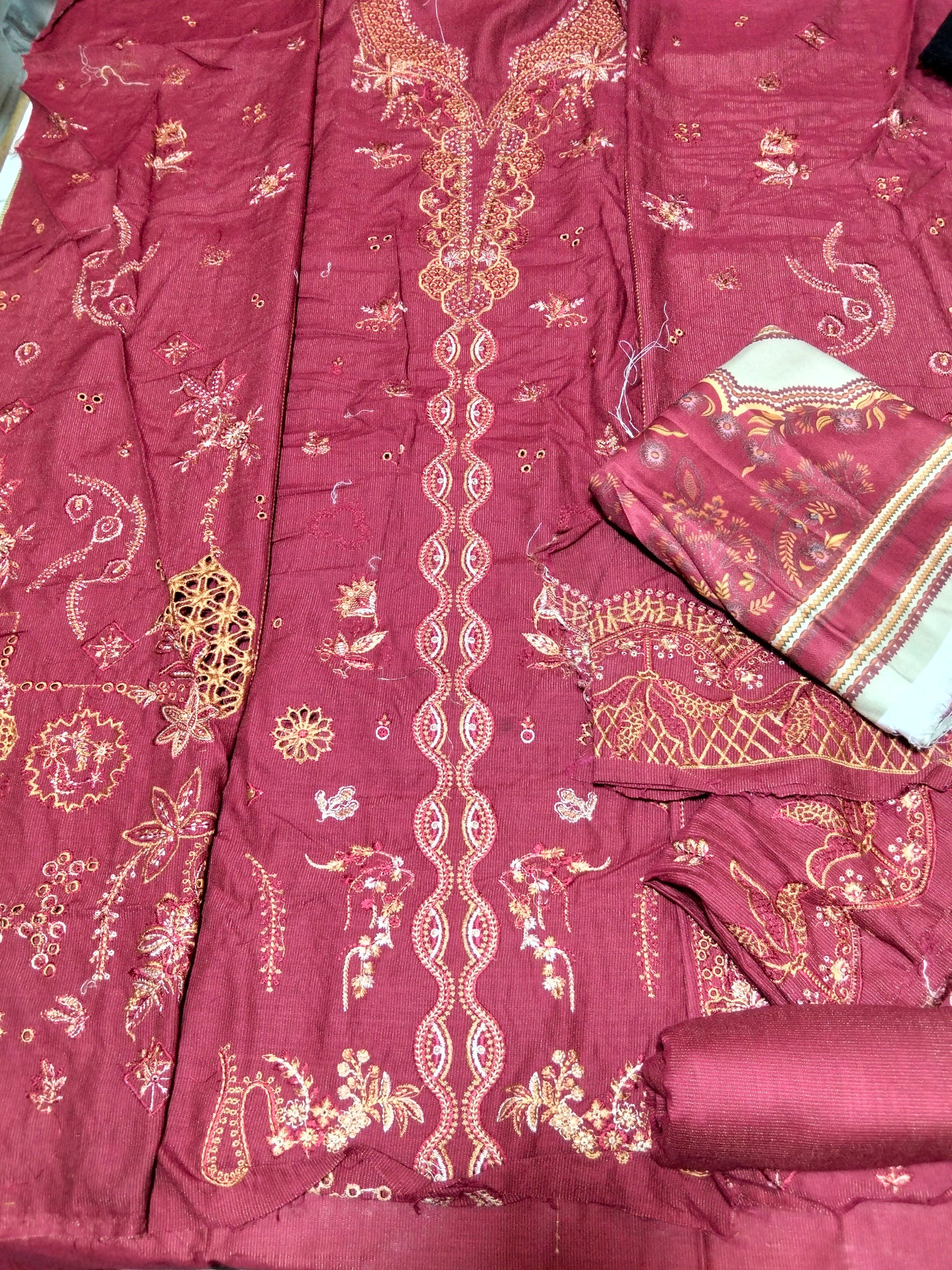 Sale Nureh embroided 3pc (winter fabric)