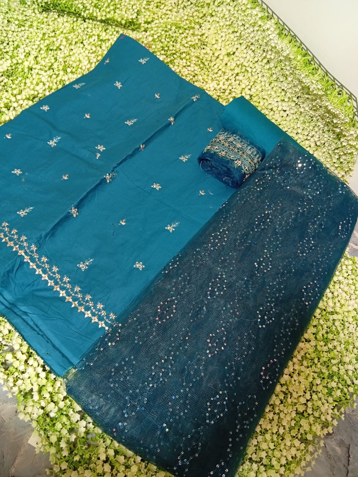 Batik embroided lawn 3pc with plain trouser and embroided net fabric dupatta with embroided patches