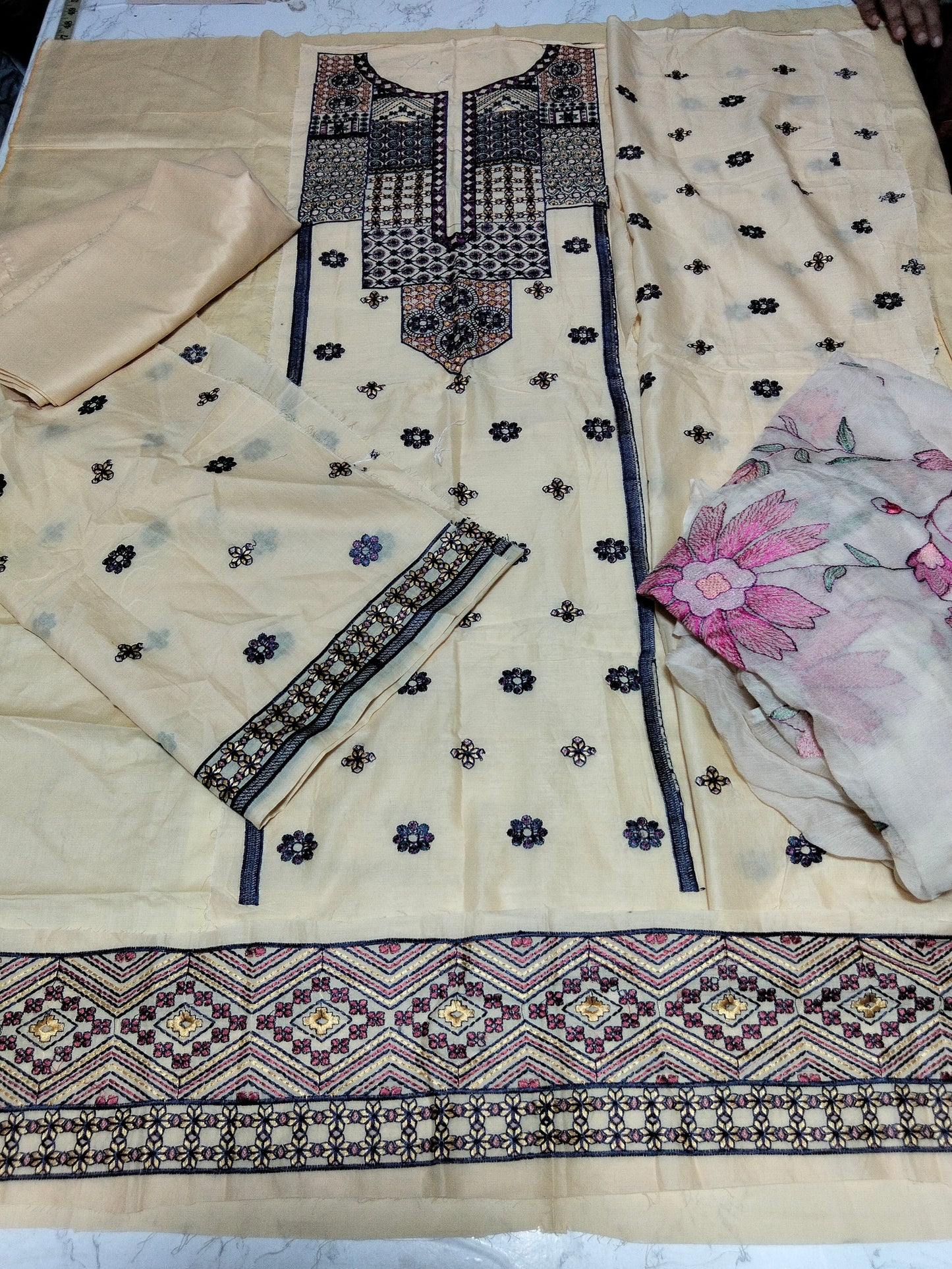 Sale Big brand 2pc +Bareeze pure chiffon Duppata