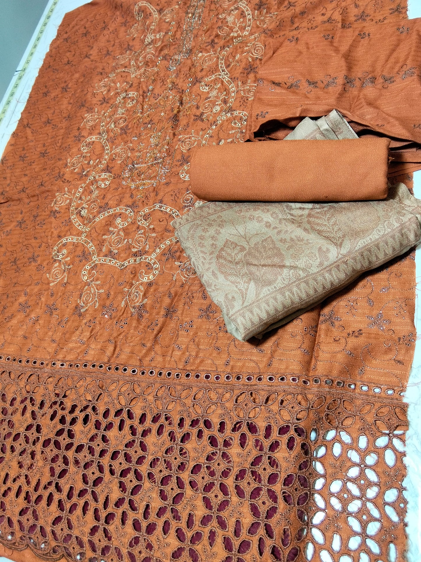 Sale embroided winter fabric 3pc with shawl