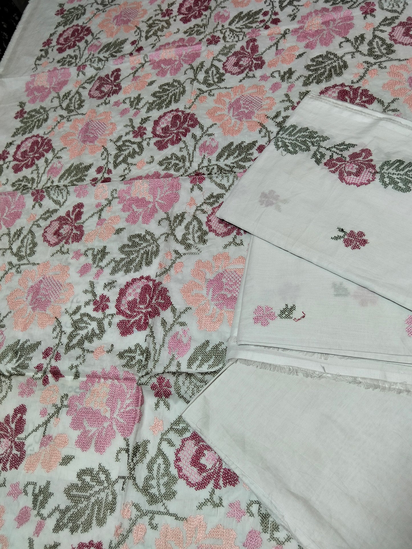 Sale breeze embroided lawn 3pc