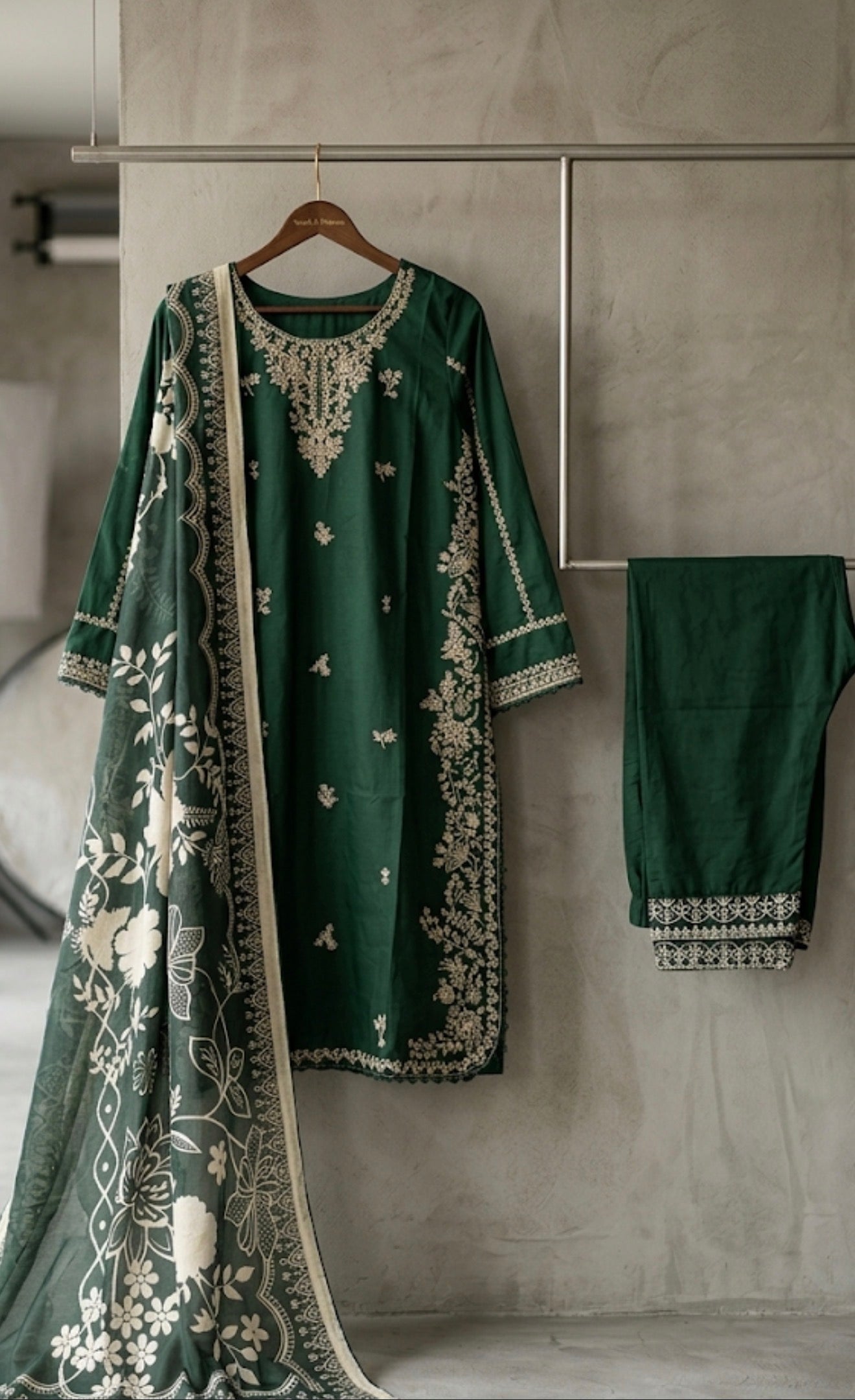 Zeenat pret stitched luxury embroided lawn 3pc with printed silk duppata (medium c=21.5 L=44)