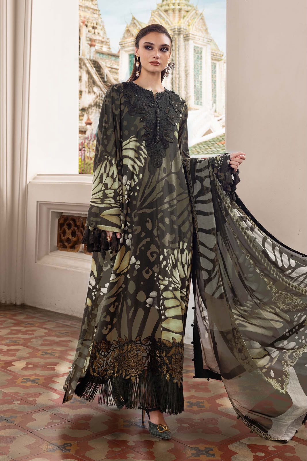 Maria b 💯 orignal printed linen shirt same print trouser with pure chiffon duppata patches missing