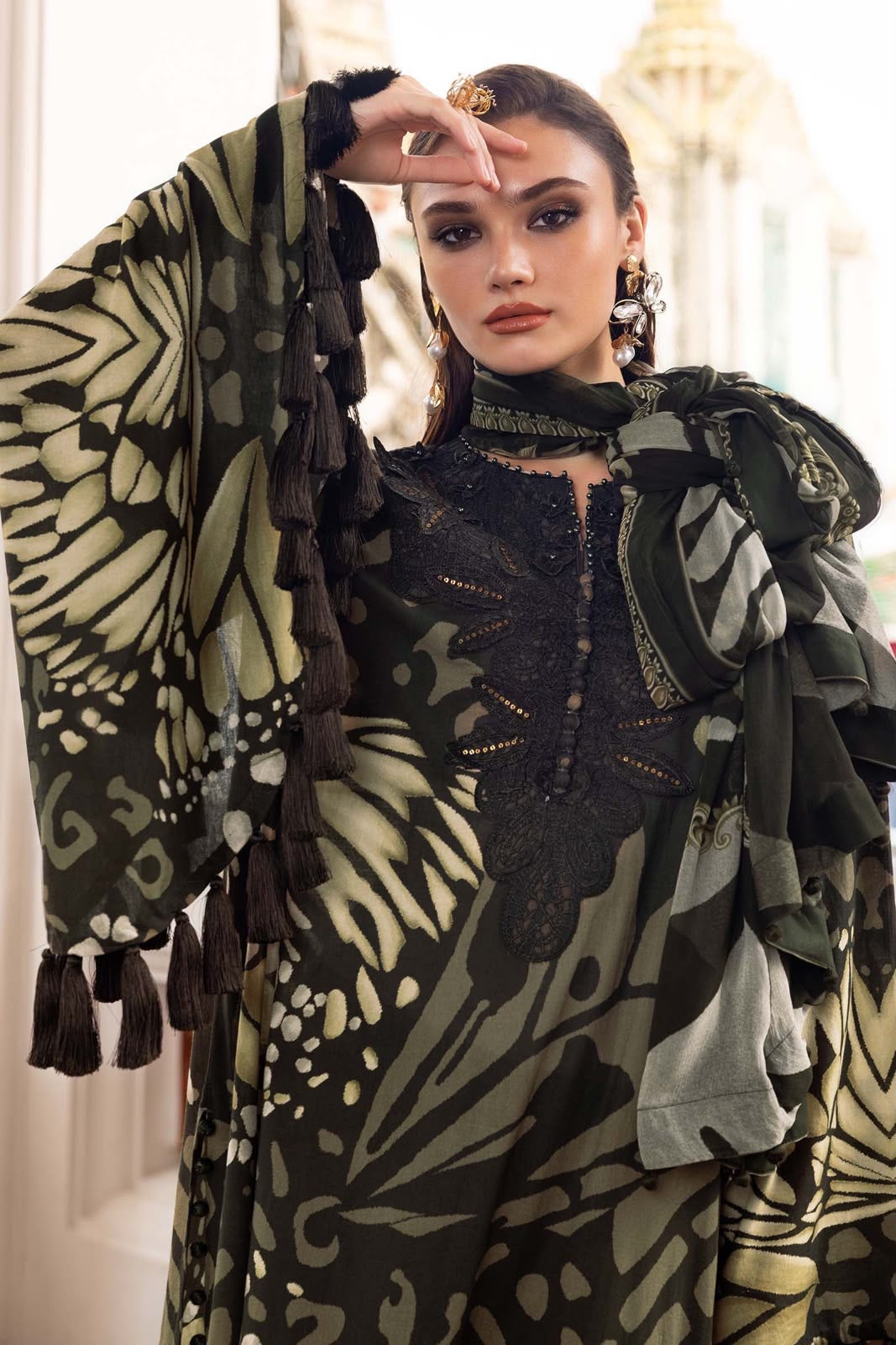 Maria b 💯 orignal printed linen shirt same print trouser with pure chiffon duppata patches missing