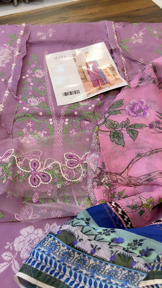 Mushq roheenaz luxury 3pc (Laila)