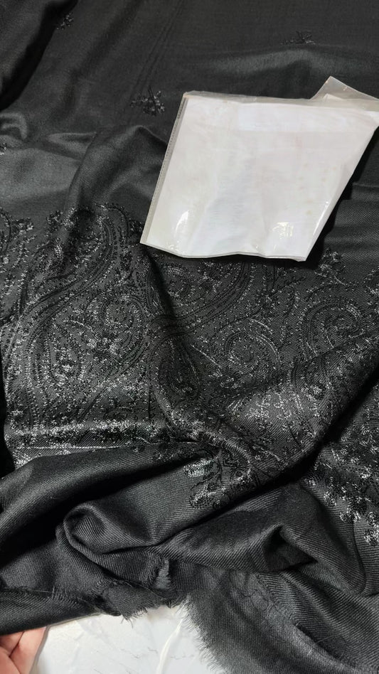 Woolen embroided shawl full black