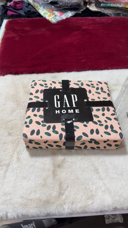 Gap home single bed sheet with one pillow covers