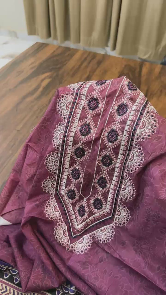 Sapphire embroidered lawn 3pc