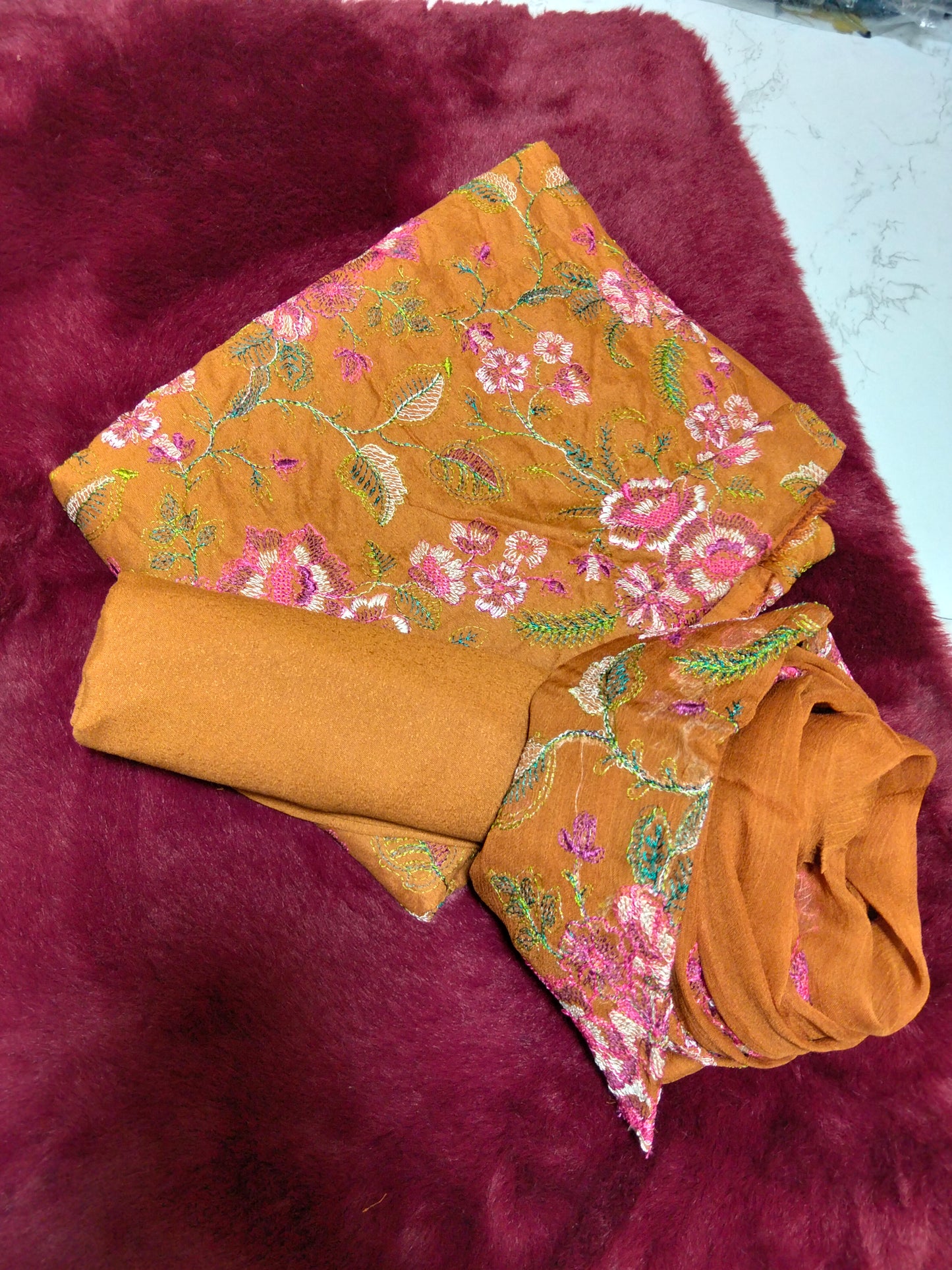 Sale  Breeze embroided karandi fabric 3pc with embroided Chiffon dupatta