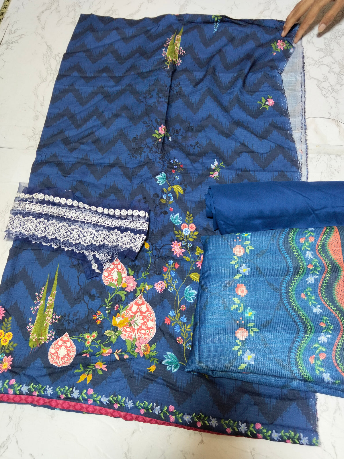 Sale Printed linen 3pc with plain trouser and printed khadi net dupatta